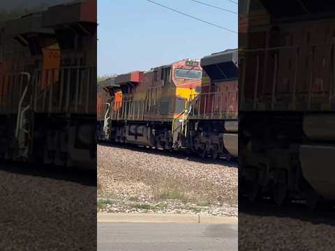 Nice Lashup on an EB manifest rolling down the hill @ Craig!