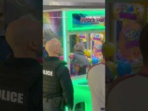 Toddler CLIMBS INTO CLAW MACHINE #foxnews #News #us #fox