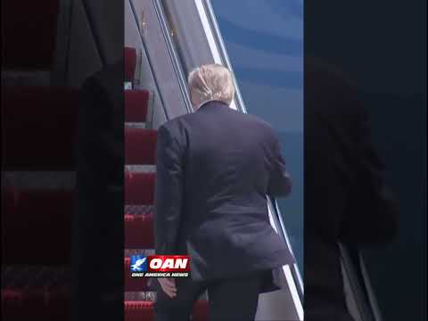 Trump boards Air Force One en route to The Villages, Florida
